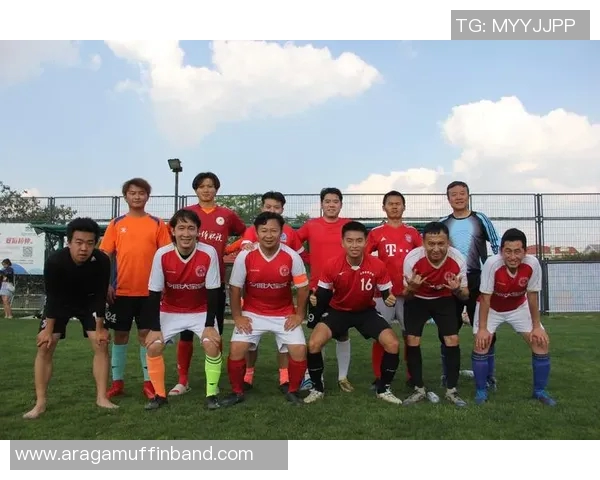 上海足球队以82分稳居选拔赛积分榜首位展现强劲实力