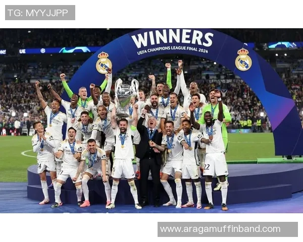 身穿11号足球明星的传奇故事与背后的奋斗历程 身穿11号足球明星的传奇故事与背后的奋斗历程