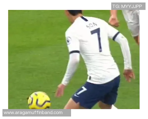 韩国足球明星佩戴眼罩的时尚潮流与健康理念探讨 韩国足球明星佩戴眼罩的时尚潮流与健康理念探讨